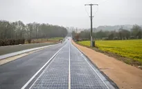 Pháp mở tuyến đường đầu tiên chạy bằng năng lượng Mặt Trời