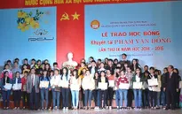 Quảng Ngãi 564 sinh viên xuất sắc nhận học bổng Phạm Văn Đồng đầu năm