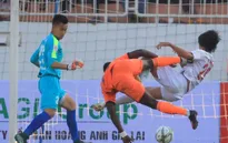 Nạn bạo lực tại V.League: Khi ranh giới giữa bóng đá và võ thuật đang mờ đi