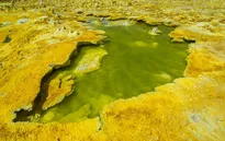 “Cánh đồng vàng” núi lửa đẹp như mơ ở Ethiopia
