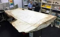 Australia kiểm tra mảnh vỡ nghi của cánh máy bay MH370
