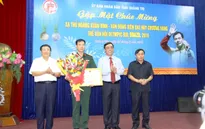 Quảng Trị trao thưởng 50 triệu đồng cho xạ thủ Hoàng Xuân Vinh