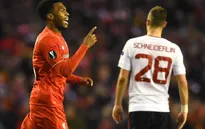 Liverpool chôn vùi giấc mơ của Man Utd nhờ 2 bàn thắng gây tranh cãi