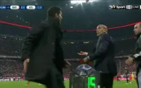 HLV Simeone bị tố đánh trọng tài trong trận bán kết lượt về với Bayern