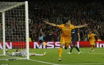 Barcelona 2-1 Atletico Madrid: Người hùng Suarez và tội đồ Torres