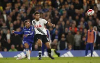 Chelsea 2-2 Tottenham: Hazard trao ngôi vương cho Leicester