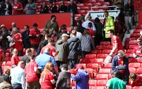 Trận đấu trên sân Old Trafford bị dời ngày vì nghi có bom