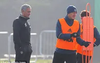 Schweinsteiger được tập luyện cùng đội một MU: Trở lại...để chuẩn bị ra đi ?!