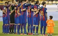 VIDEO: Messi ra sân cùng chú bé hâm mộ đặc biệt