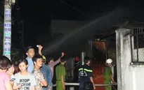 TP.HCM: Hai vụ cháy trong đêm, nhiều cụ già bị kẹt trong nhà
