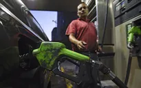Cứu nguy nền kinh tế, Venezuela tăng giá xăng hơn... 13 lần