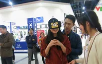 Toát mồ hôi, ngã dúi dụi vì trò chơi 'thực tế ảo' ở Hà Nội