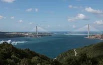 Thông xe cầu treo lớn nhất thế giới qua eo biển Bosphorus