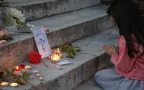 Người dân Pháp choáng váng sau vụ khủng bố "máu lạnh"
