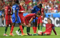 VIDEO EURO 2016: Khoảnh khắc Ronaldo rơi nước mắt rời sân