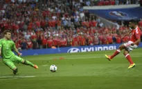VIDEO EURO 2016: Neil Taylor thoải mái dứt điểm đánh bại tuyển Nga