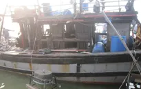Nổ tàu cá trên biển, 8 ngư dân bị bỏng nặng