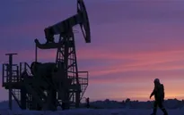 Iran đổi ý không đóng băng sản lượng, giá dầu thế giới giảm mạnh