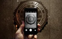 Apple "ngồi trên đống lửa" sau khi FBI mở khoá được iPhone