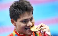 Hạ kỷ lục gia Phelps, Joseph Schooling viết nên lịch sử cho thể thao Singapore