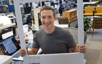 Hãy tự bảo vệ mình khi sử dụng laptop như Mark Zuckerberg