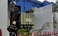 TP.HCM: Trạm biến áp nổ như bom trong mưa làm rung chuyển nhà dân