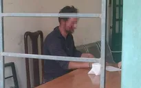 Người nước ngoài tấn công người đi đường, cướp xe giữa Hà Nội