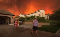 Cháy rừng tại Los Angeles, 10.000 gia đình phải đi sơ tán