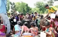 Ấn Độ cung cấp bữa ăn miễn phí cho trẻ em vùng bị hạn hán
