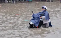 Đồng Nai: Kẹt xe nghiêm trọng vì ngập nước sau cơn mưa