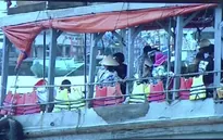 Bất chấp "thủy thần", người dân phớt lờ quy định mặc áo phao