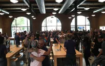 Khám phá bên trong cửa hàng Apple Store mới tại Brooklyn