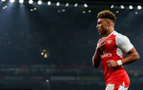 Vòng 4 League Cup: Chamberlain tỏa sáng, Arsenal thắng dễ Reading