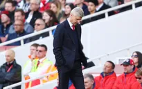 CĐV Arsenal tức giận cũng không thể làm HLV Wenger từ chức