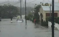 Bão tàn phá ở bờ Đông Australia