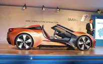 Bất ngờ với siêu xe tự lái BMW i8 Spyder "trong mơ"