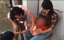 Công an vào cuộc vụ bé trai 8 tháng tuổi bị người giúp việc bạo hành