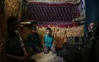 Cuộc sống dưới những đường hầm tránh bom tại Syria