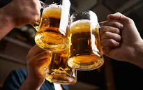 Dư luận ủng hộ chủ trương cấm uống rượu bia trong giờ làm việc