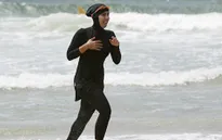 Pháp: Thành phố Nice cấm phụ nữ mặc đồ bơi burkini