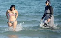 Bộ trưởng Nội vụ Pháp phản đối luật cấm burkini