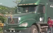 Trạm cân ách tắc vì xe quá tải "biểu tình"