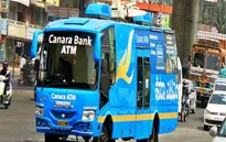 Xe bus ATM - Giải pháp sáng tạo thời khủng hoảng đổi tiền tại Ấn Độ