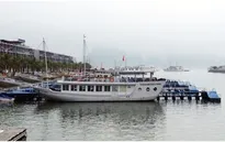 Tàu du lịch vịnh Hạ Long đón trả khách tại cảng mới