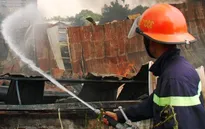 Cháy lớn tại xưởng gỗ ở Bình Dương: Huy động 10 xe chữa cháy đến hiện trường