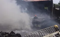 Huế: Cháy rụi cơ sở thu mua phế liệu nghi do chập điện