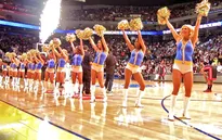Công việc của cheerleader tại 1 trận đấu NBA