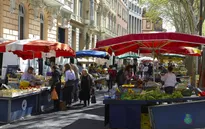 Khu chợ truyền thống ở Toulouse