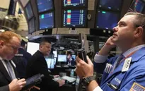 Chứng khoán Mỹ tăng mạnh, S&P 500 chạm mốc cao kỷ lục mới
