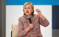 Ứng viên Hillary Clinton hứa hẹn cấp thẻ xanh cho du học sinh